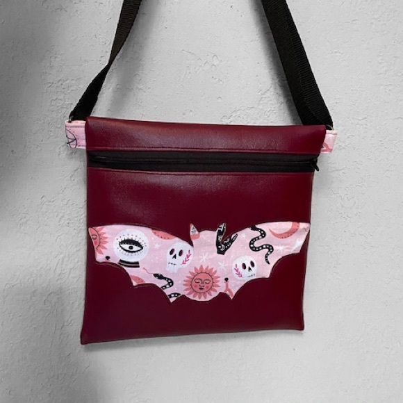 Spooky occult bat crossbody purse - Picture 1 of 6